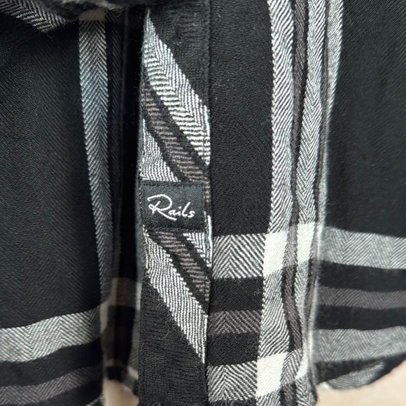 Rails Hunter Black White Plaid Button-Up Shirt Women XS Soft Easy Loose Comfy - Picture 4 of 12